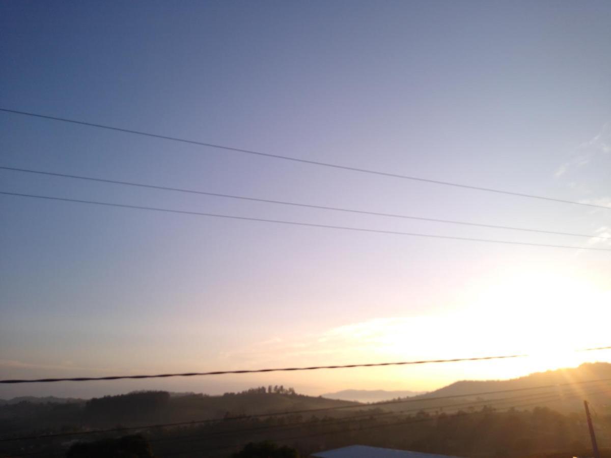 Paraiso Em Serra Negra Lindoia Com Linda Paisagem Bagian luar foto