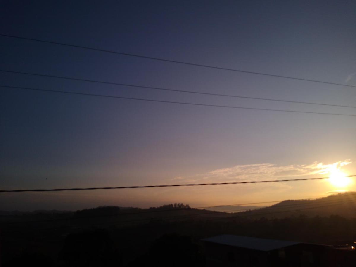 Paraiso Em Serra Negra Lindoia Com Linda Paisagem Bagian luar foto